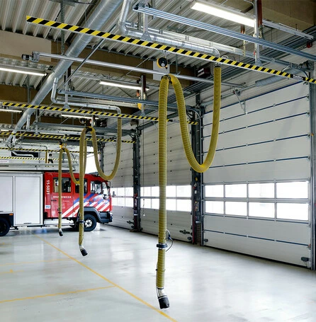 odsávací hadice Plymovent EH na výfukové plyny v hasičárně